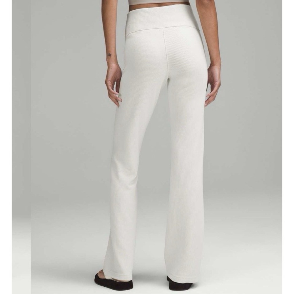 Lululemon Women's Ribbed Softstreme Flared Pant Stretch Size 4 Bone LW5GVK Yoga - Picture 2 of 14
